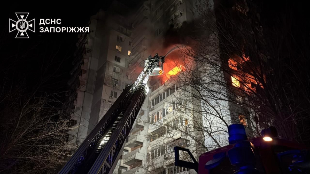 Шість дронів і п'ять балістичних ракет - внаслідок атаки на Запоріжжя є загиблий та поранені (фото, відео)