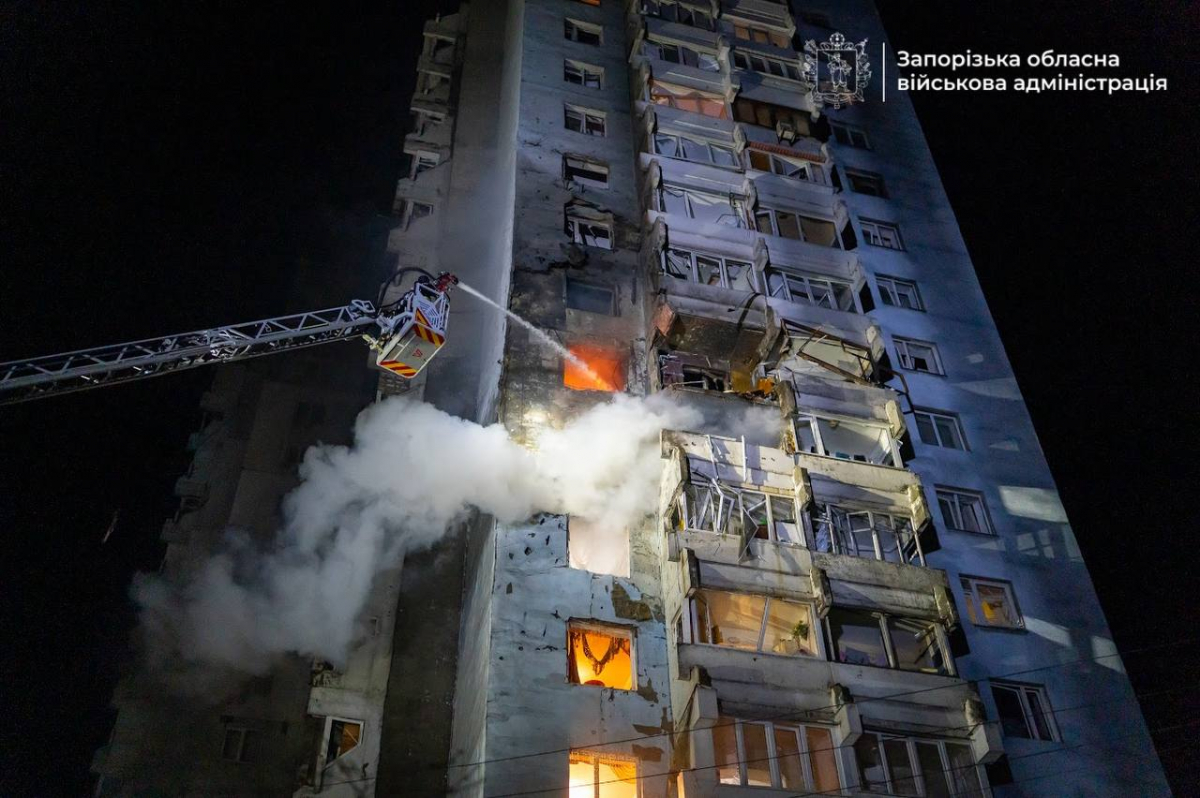 Пошкоджена багатоповерхівка у Запоріжжі. У будинок 24 березня влучив БпЛА