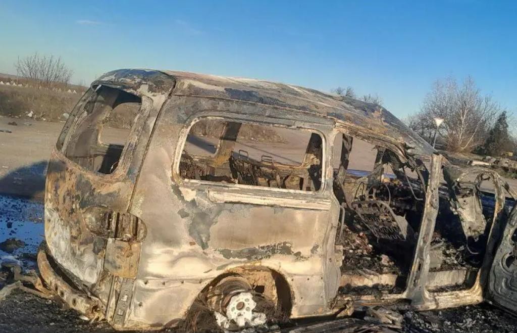 Спалена автівка на трасі в Запорізькій області, у якій загинула російська волонтерка