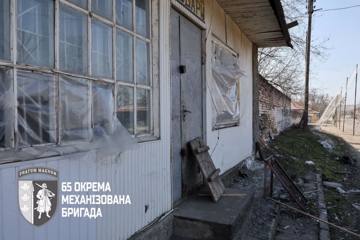 Собаки все ще чекають повернення господарів: як виглядає село Запорізького району у кіл-зоні (фото)