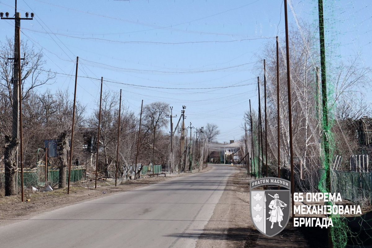 Собаки все ще чекають повернення господарів: як виглядає село Запорізького району у кіл-зоні (фото)