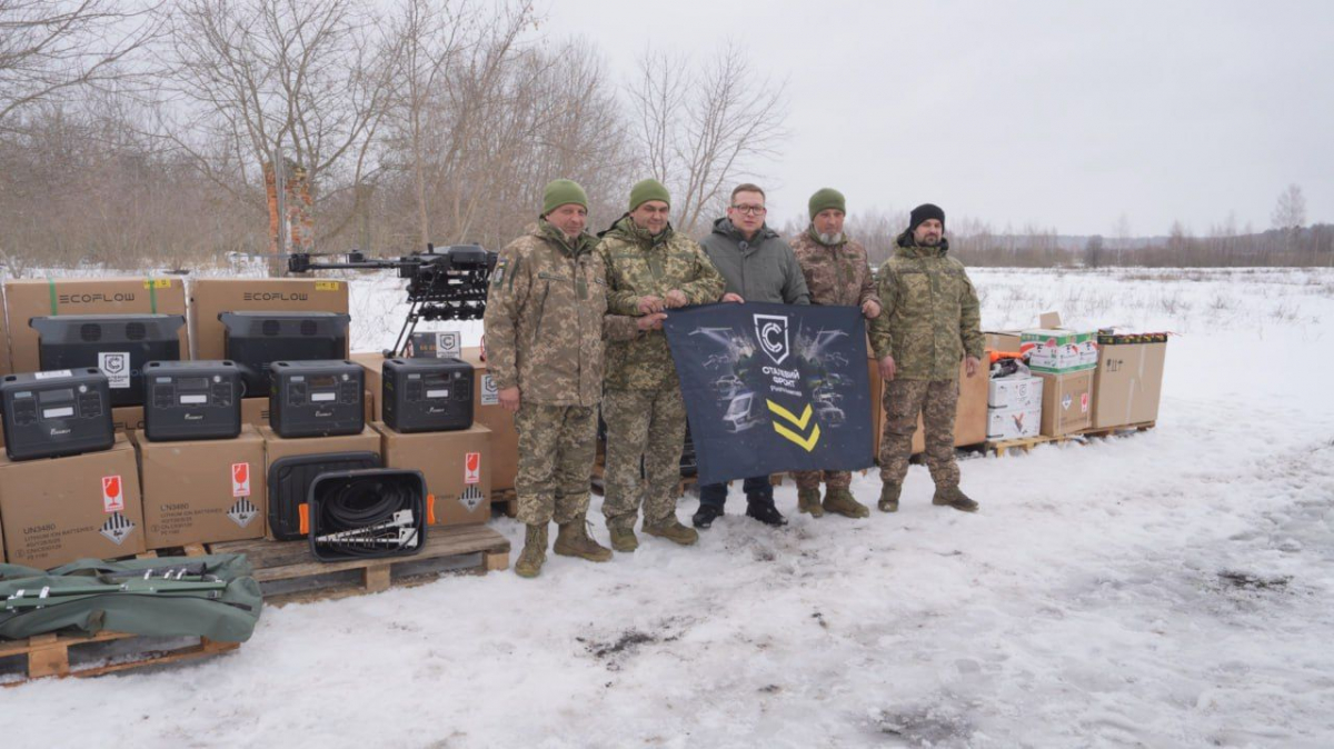 "Сталевий фронт" Ріната Ахметова передав 157-й бригаді великі дрони та системи протидії шахедам