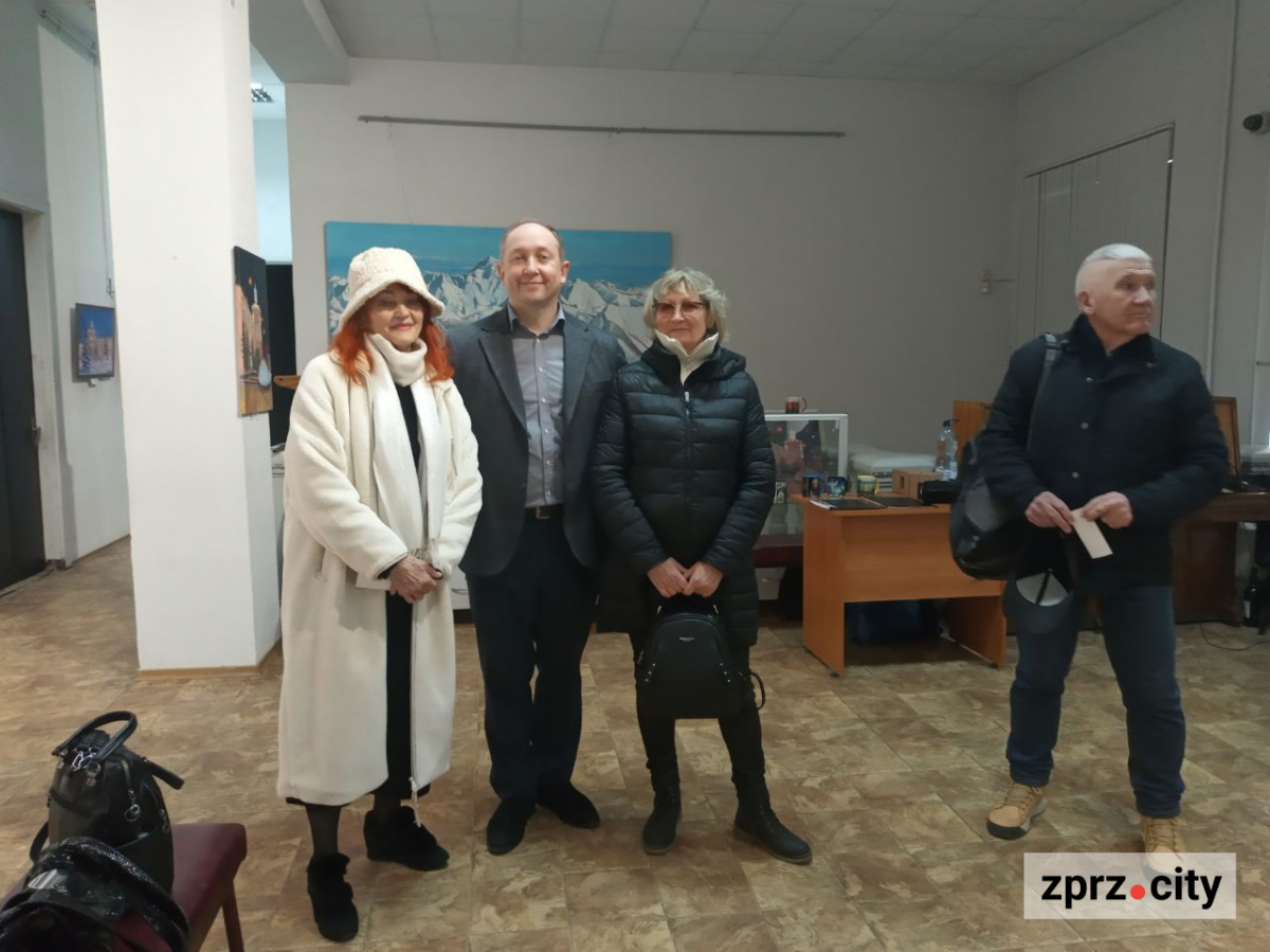 Світиться у темряві та оживає: у запорізькому музеї показують картину, що дивом вціліла (фото, відео)