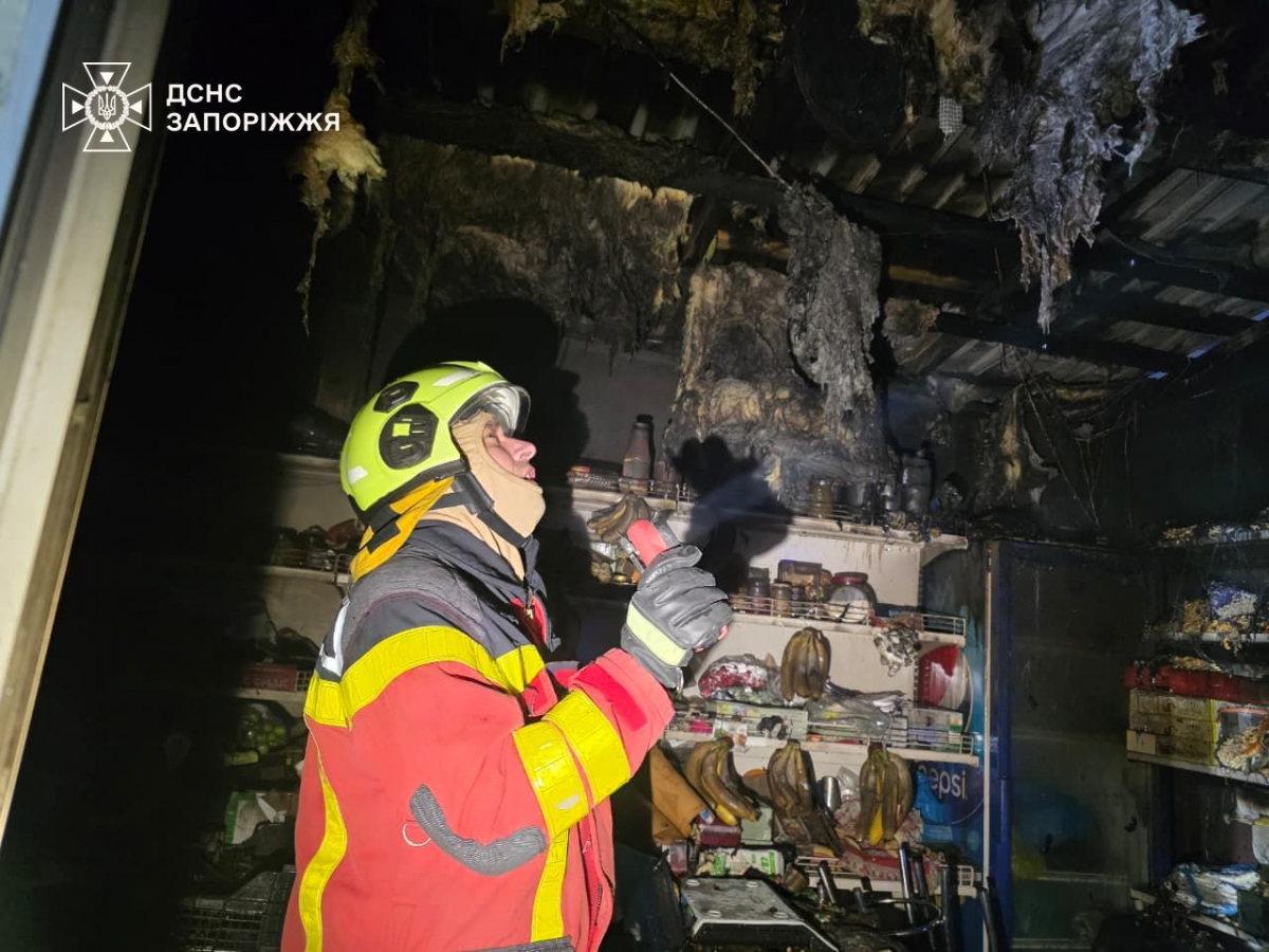 У Запоріжжі вночі горів продуктовий кіоск - подробиці, фото