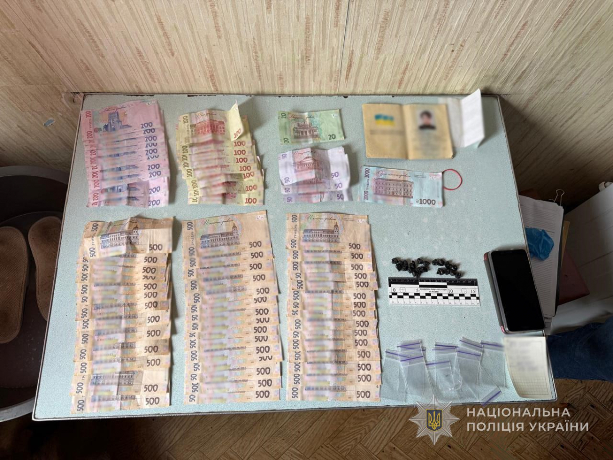 У Запоріжжі правоохоронці затримали жінку, яка збувала особливо  небезпечні наркотики, фото: Поліції Запорізької області