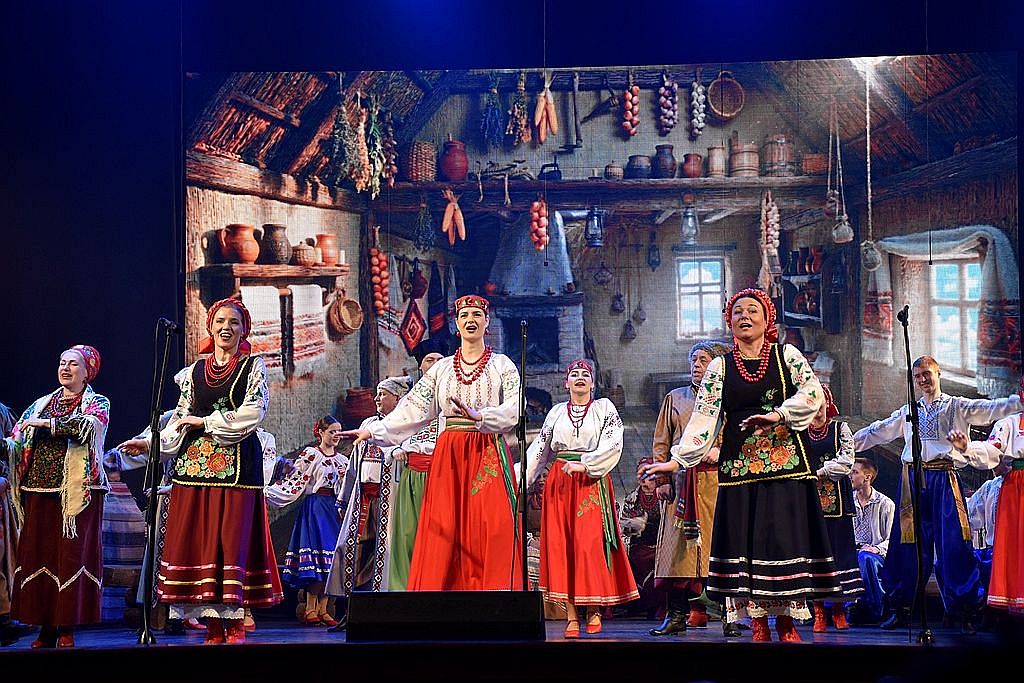 У запорізькій філармонії показали яскраву прем'єру мюзиклу з українським колоритом - фото