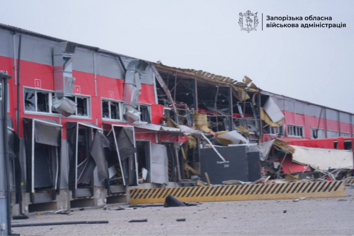 Пошкоджений 17 березня ворожим ударом інноваційний термінал "Нової пошти" у Запоріжжі