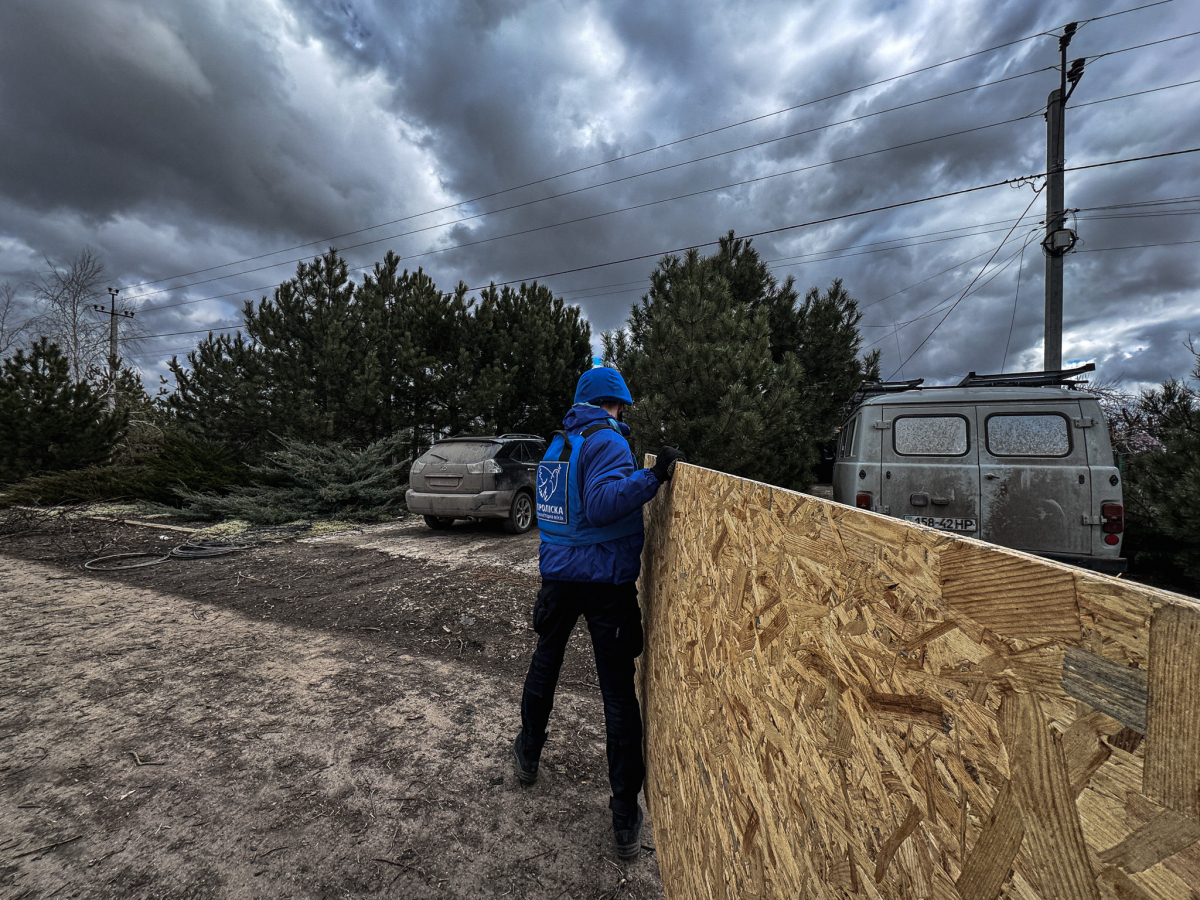 Вибух прогримів біля будинку: росіяни вночі атакували дронами Запорізький район (фото)