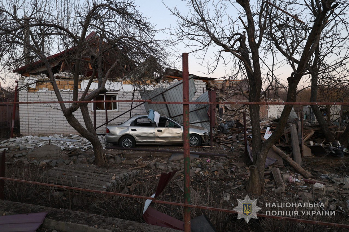 Ворог вдарив КАБами по Запоріжжю і Розумівці: поранені люди, розтрощені домівки та згорілі авто (фото, відео)