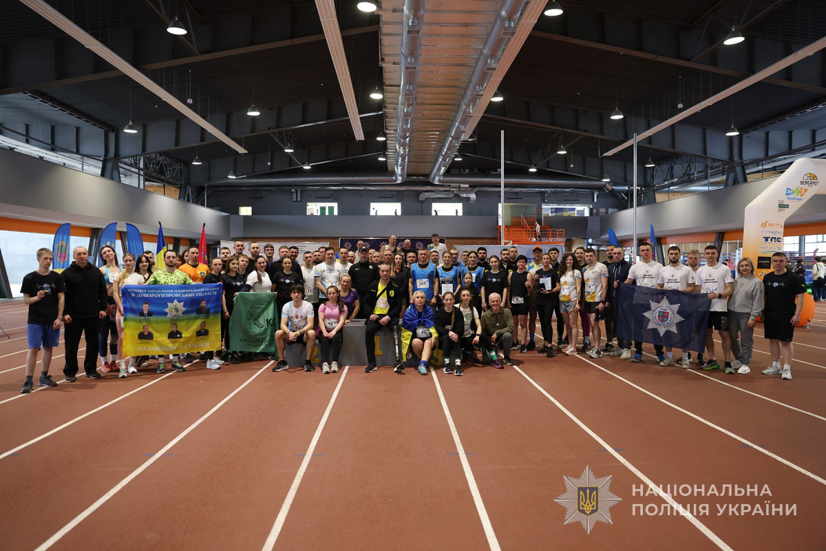 Забіг пам’яті поліцейських об’єднав сотні людей – у Запоріжжі вшанували загиблих правоохоронців (фото, відео)