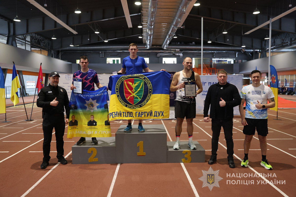 Забіг пам’яті поліцейських об’єднав сотні людей – у Запоріжжі вшанували загиблих правоохоронців (фото, відео)