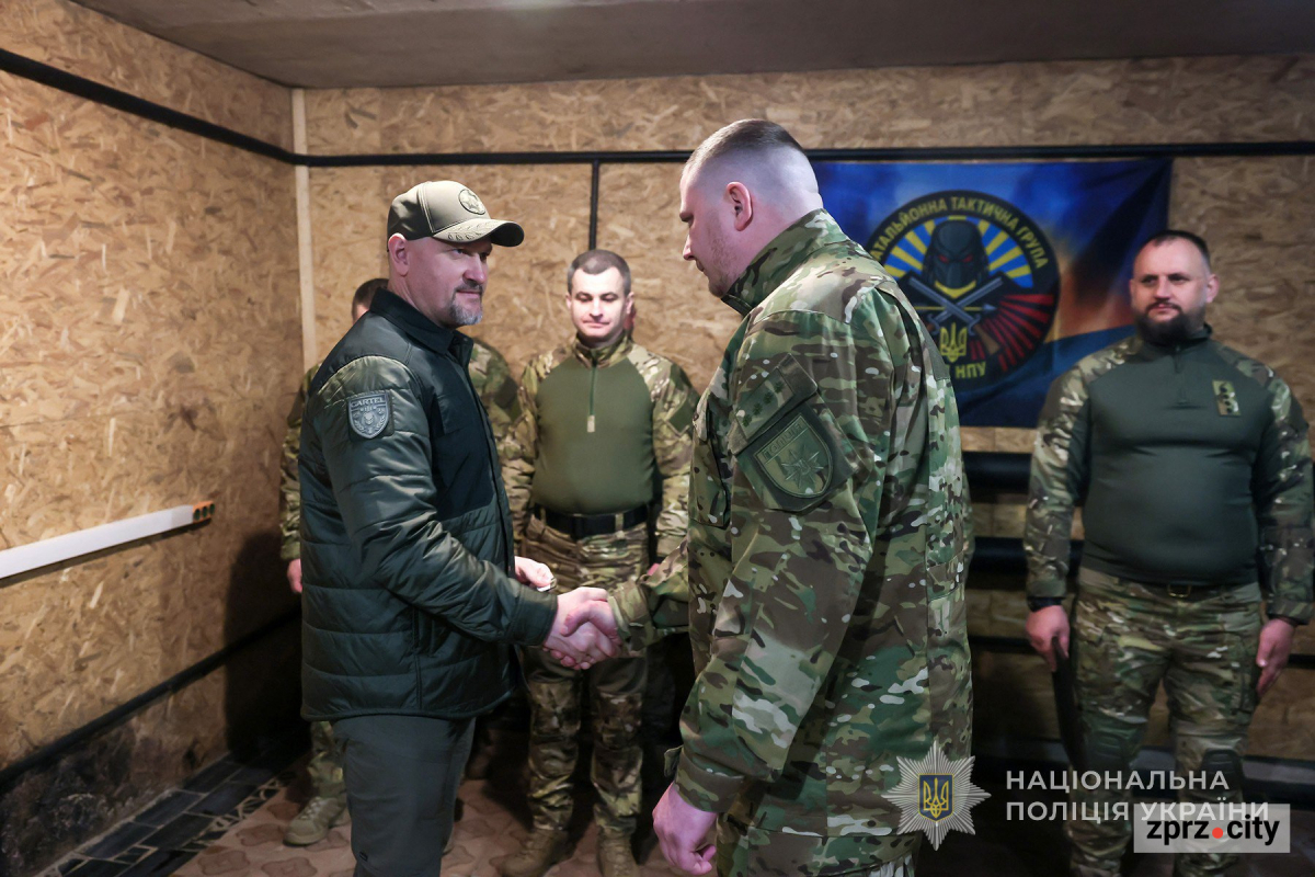 Запорізькі спецпризначенці поліції отримали державні нагороди за оборону України (фото) 