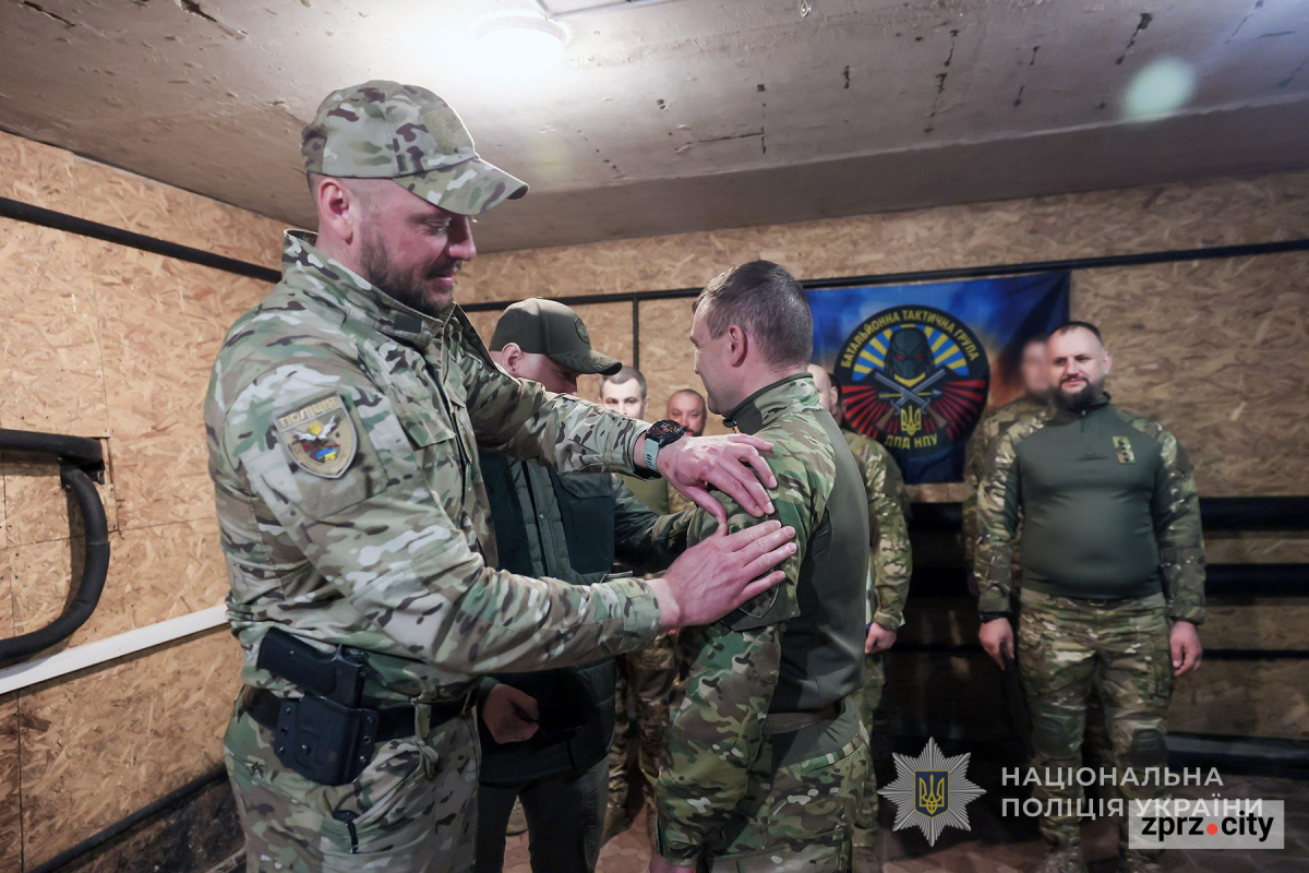 Запорізькі спецпризначенці поліції отримали державні нагороди за оборону України (фото) 