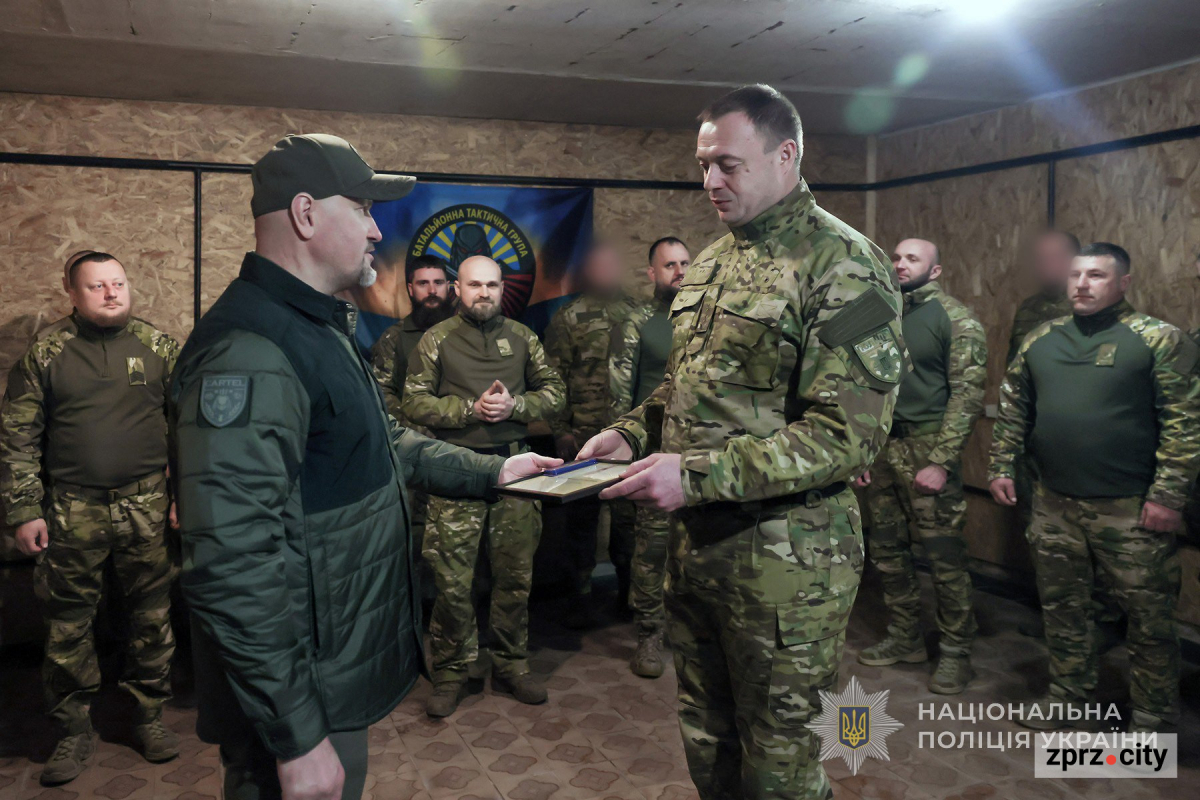 Запорізькі спецпризначенці поліції отримали державні нагороди за оборону України (фото) 