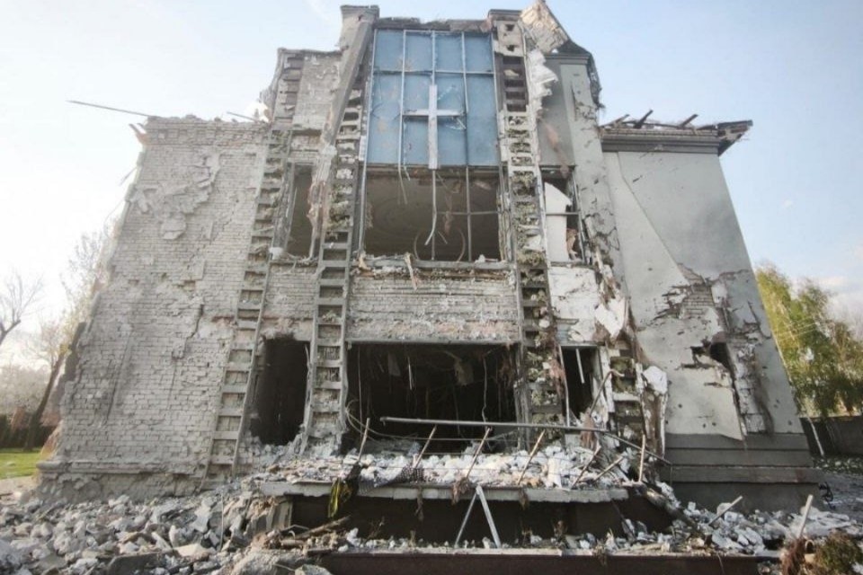 Авіабомба влучила поруч із церквою: у Запоріжжі внаслідок удару загинув чоловік, є поранені (фото, відео)