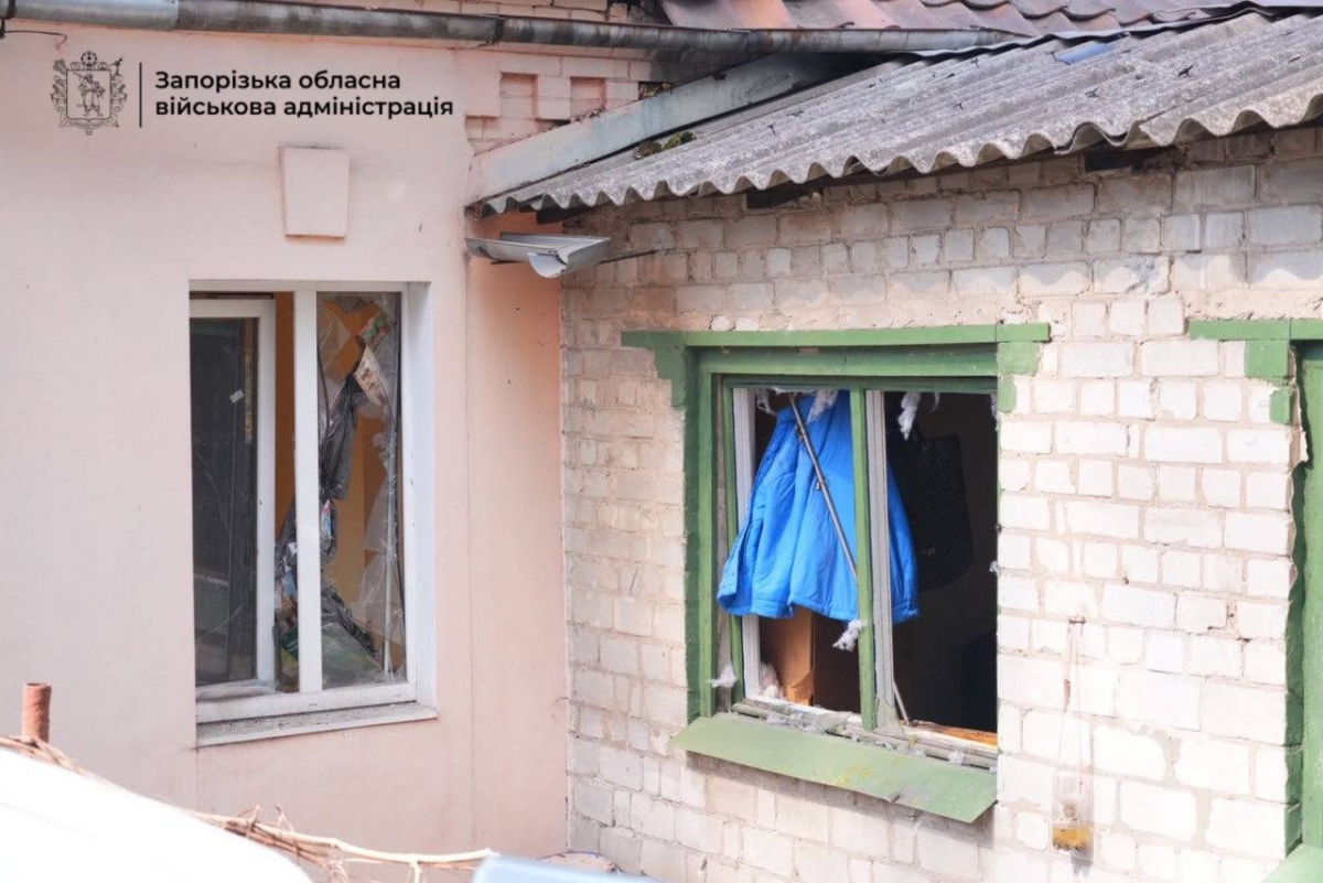 Безпілотники вдарили по трьох районах Запоріжжя: росіяни атакували житлові квартали, є поранені (фото, відео)