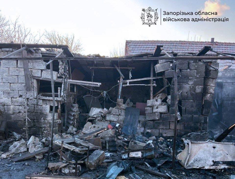 У селі Канівське Запорізького району російський дрон вдарив по будинку, постраждали троє юнаків