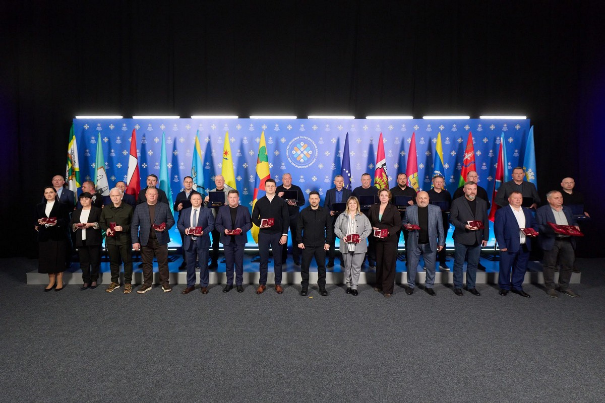 Зеленський нагородив представників Запорізької області та відзначив міста-герої, фото: сайт Президента України 