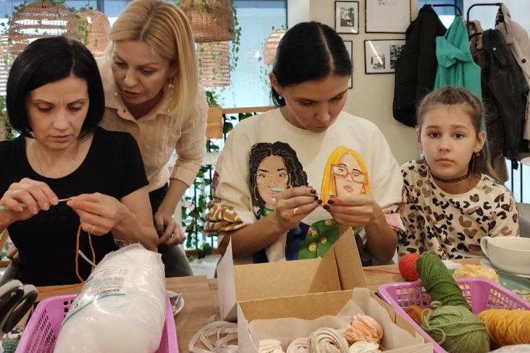 Хобі усього життя перетворила на власну справу: як запоріжанка завдяки гранту відкрила творчу студію (фото)