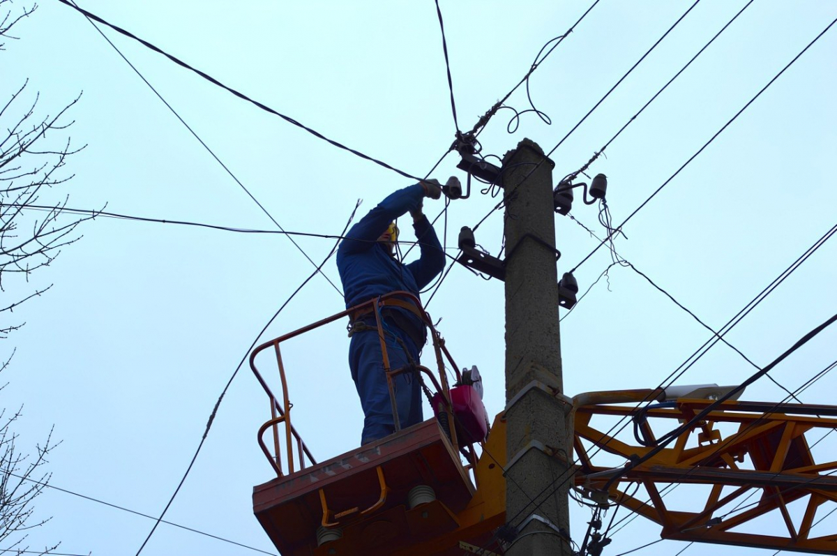 Роботи з відновлення електропостачання у прифронтових громадах Запорізької області