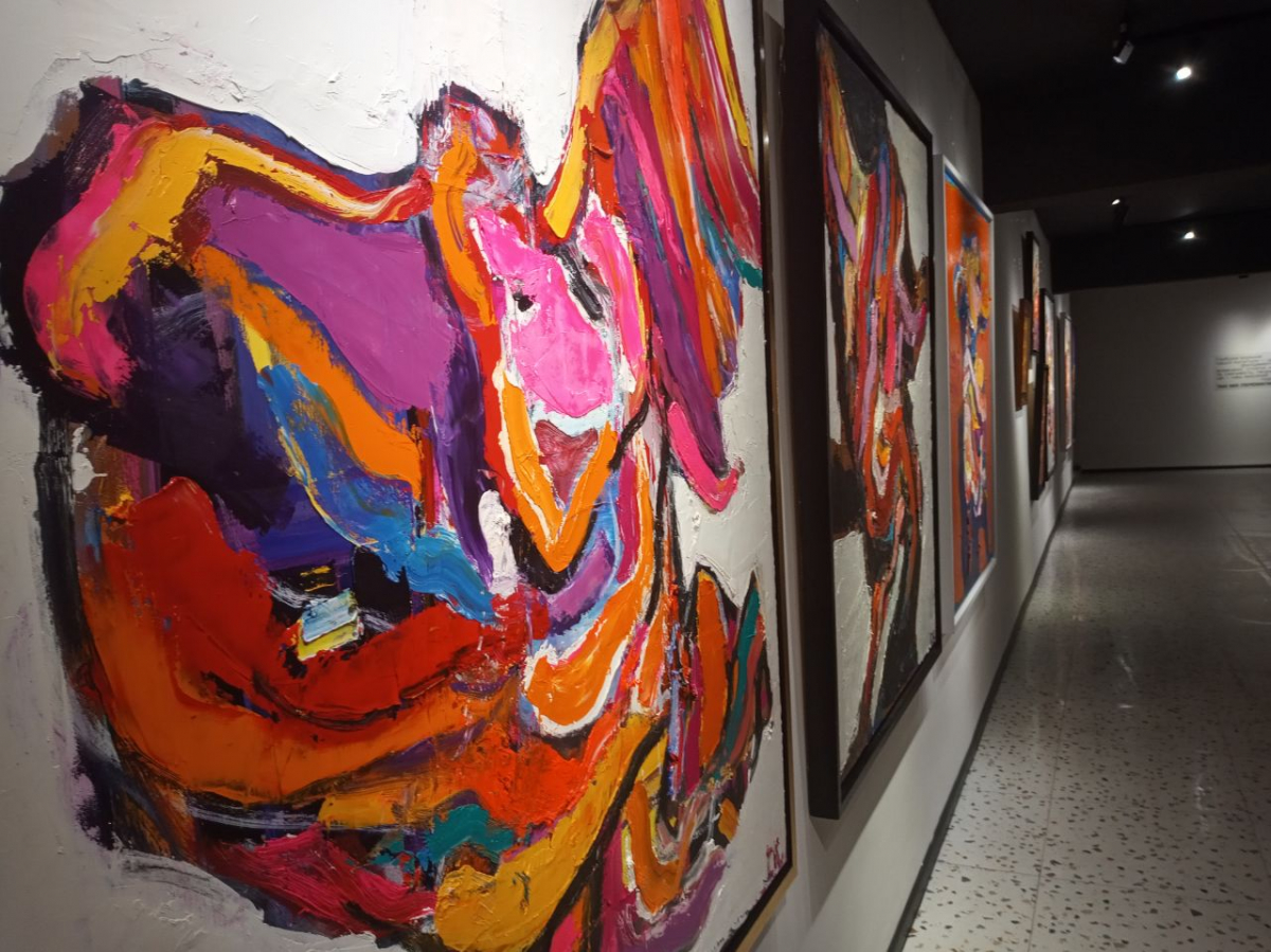 Київська художниця занурила запоріжців у магію кольору - фото