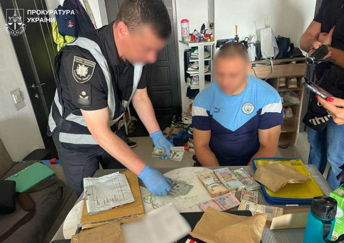 Контрафакт під прикриттям — у Запоріжжі судитимуть сімох чоловіків за збут цигарок (фото)