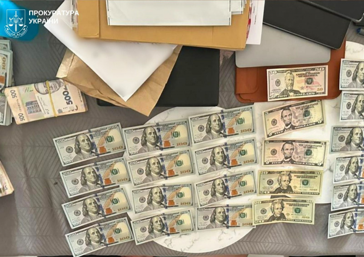 Контрафакт під прикриттям — у Запоріжжі судитимуть сімох чоловіків за збут цигарок (фото)