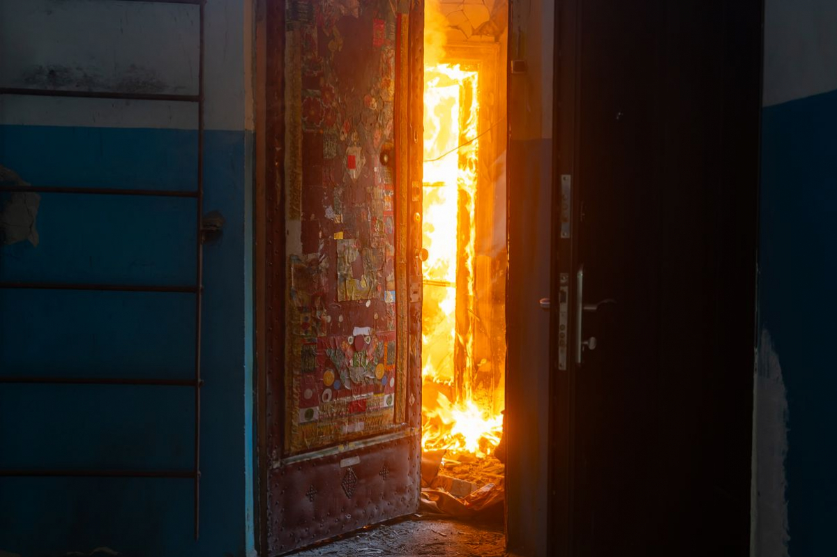 "Мурахи по шкірі, на очах сльози": що розповідають свідки ворожих обстрілів Запоріжжя 17 квітня (відео)