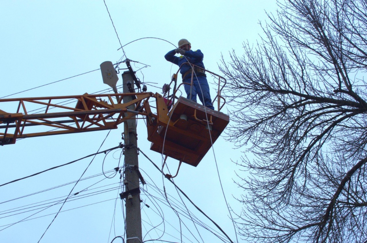 На Запоріжжі попри оголошене рф "перемир'я" окупанти вдарили по енергетиці, фото: АТ "Запоріжжяобленерго"