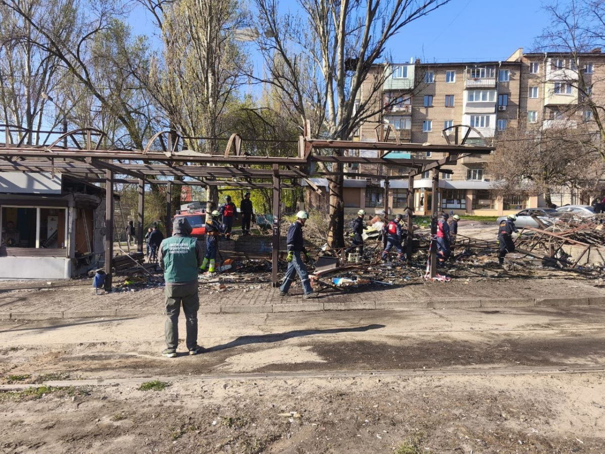 Екологи оцінюють наслідки ранкового обстрілу Запоріжжя, фото: Хортицька районна адміністрація