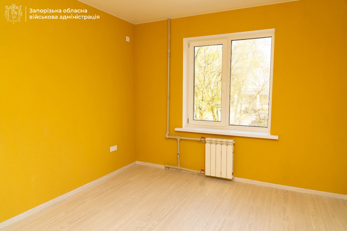 Неушкодженим у квартирі залишився санвузол та двері: запоріжці повертаються у відновлений будинок