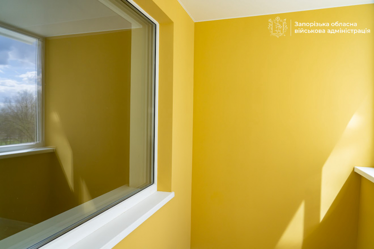 Неушкодженим у квартирі залишився санвузол та двері: запоріжці повертаються у відновлений будинок