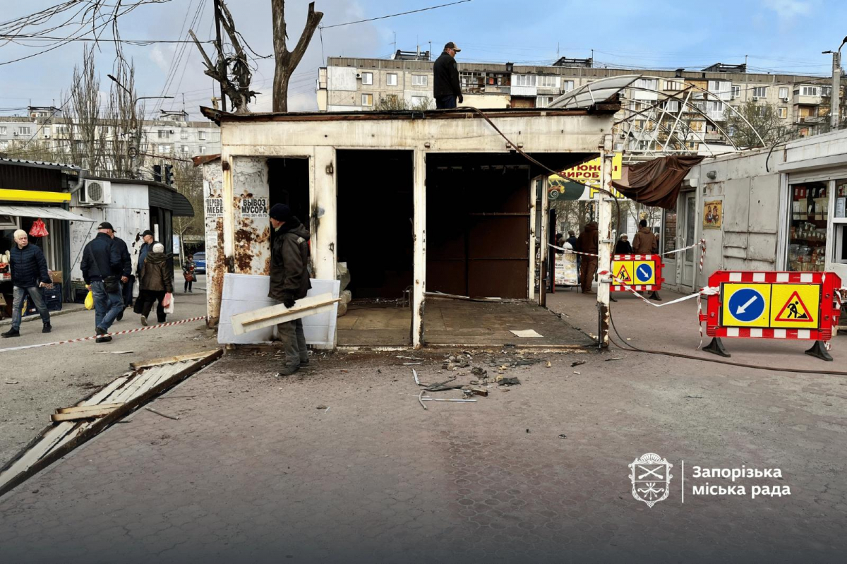 Підприємців попереджали: у Запоріжжі демонтували незаконні торгові точки (фото)