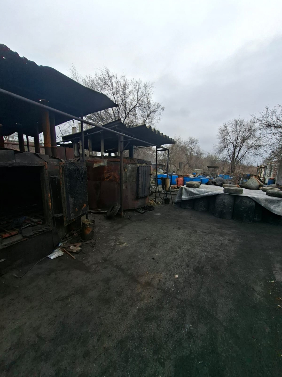 Працювали «в тіні»: на Запоріжжі викрили підпільне виробництво пального (фото)