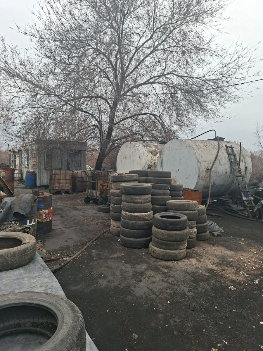 Працювали «в тіні»: на Запоріжжі викрили підпільне виробництво пального (фото)