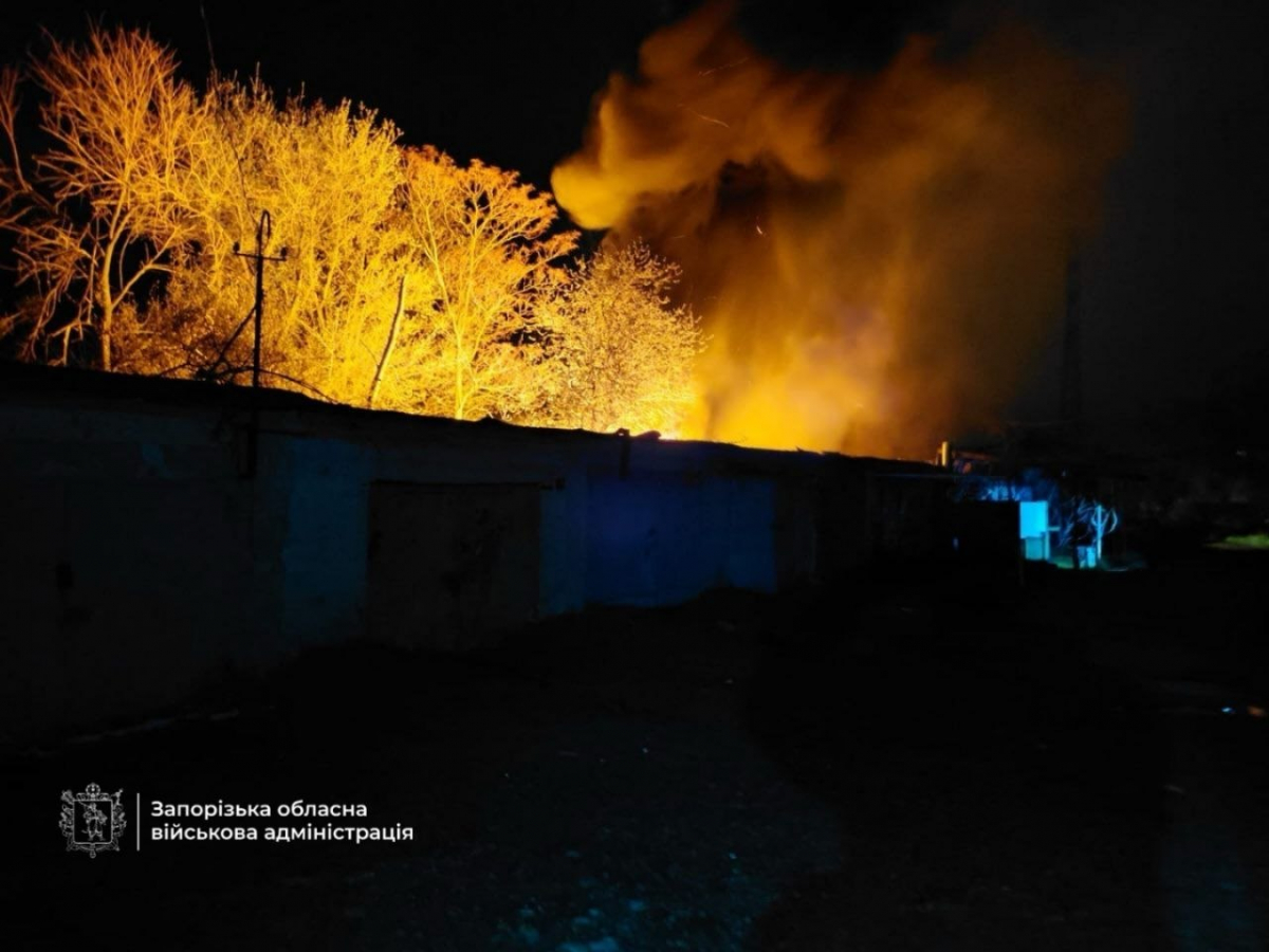 Вночі з 7 на 8 квітня росіяни вдарили по гаражному кооперативу в Запоріжжі. Фото: ЗОВА