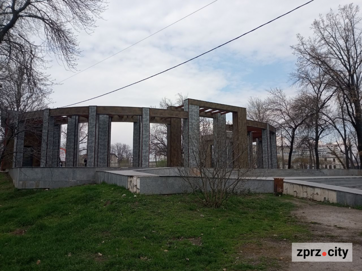 Сезон магнолій і лебеді: у вихідні в запорізькому парку був аншлаг - фото