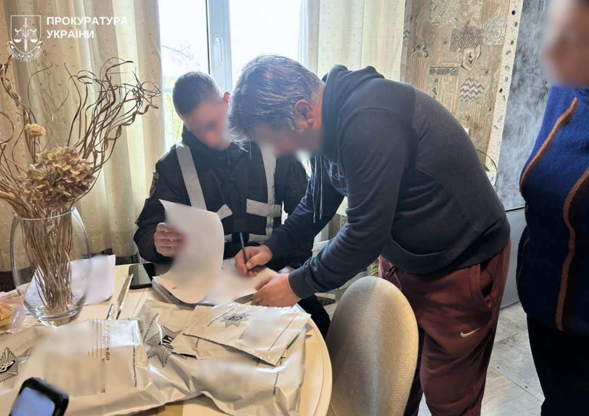 У Запоріжжі викрили схему незаконного ввезення та збуту незареєстрованих ліків для онкохворих (фото, відео)