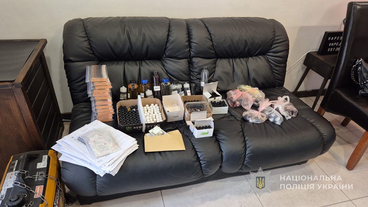 У Запоріжжі викрили «вейп-підпілля», фото: Національна поліція України
