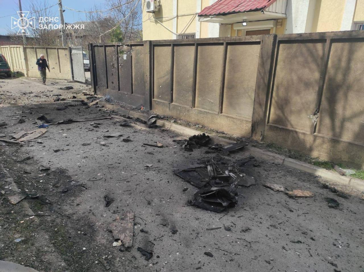 Ударили «шахедом» по соціальному центру: у Запоріжжі поранено дитину — що розповіли свідки (фото, відео)