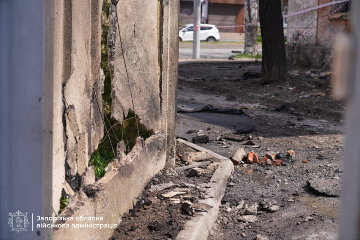 Ударили «шахедом» по соціальному центру: у Запоріжжі поранено дитину — що розповіли свідки (фото, відео)