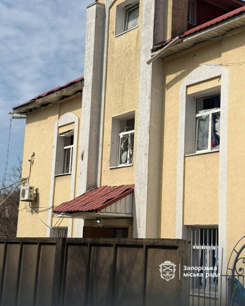 Ударили «шахедом» по соціальному центру: у Запоріжжі поранено дитину — що розповіли свідки (фото, відео)