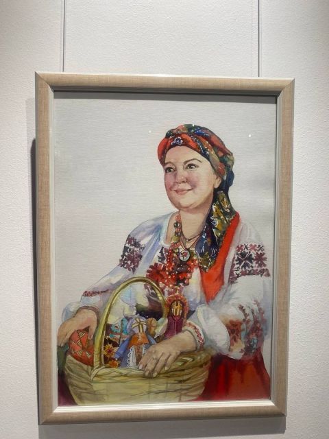 Українські пісні ожили у вишивці: у Запоріжжі відкрилася виставка писанок, рушників, мотанок (фото)