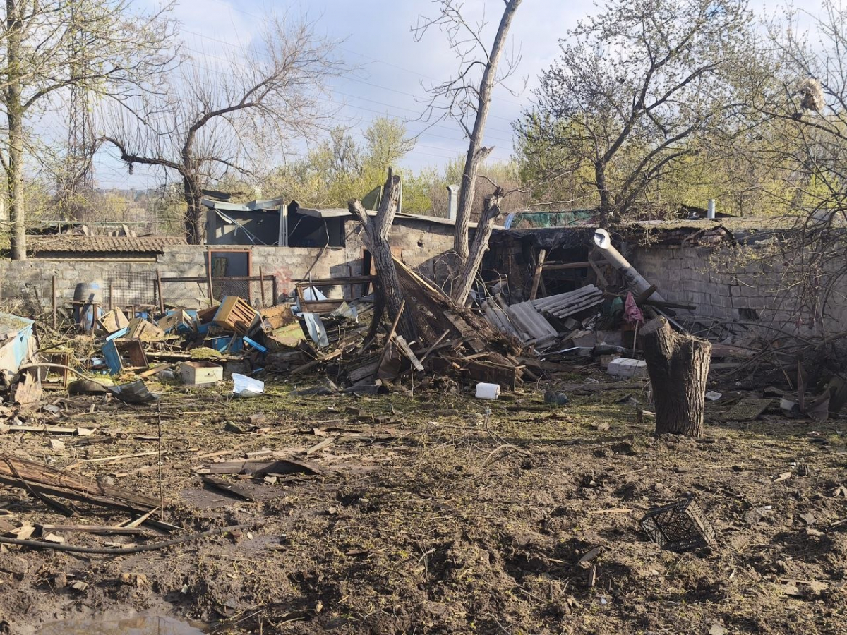 Наслідки російських ударів у Космічному районі Запоріжжя 8 квітня