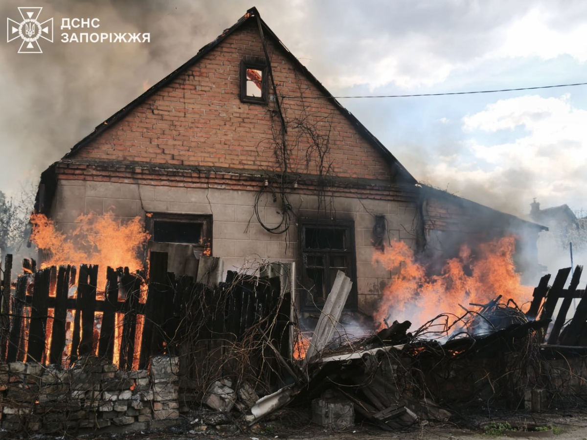 В приватному секторі Запоріжжя сталась пожежа: загинула людина - фото, відео