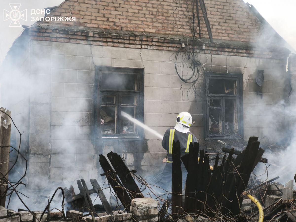 В приватному секторі Запоріжжя сталась пожежа: загинула людина - фото, відео