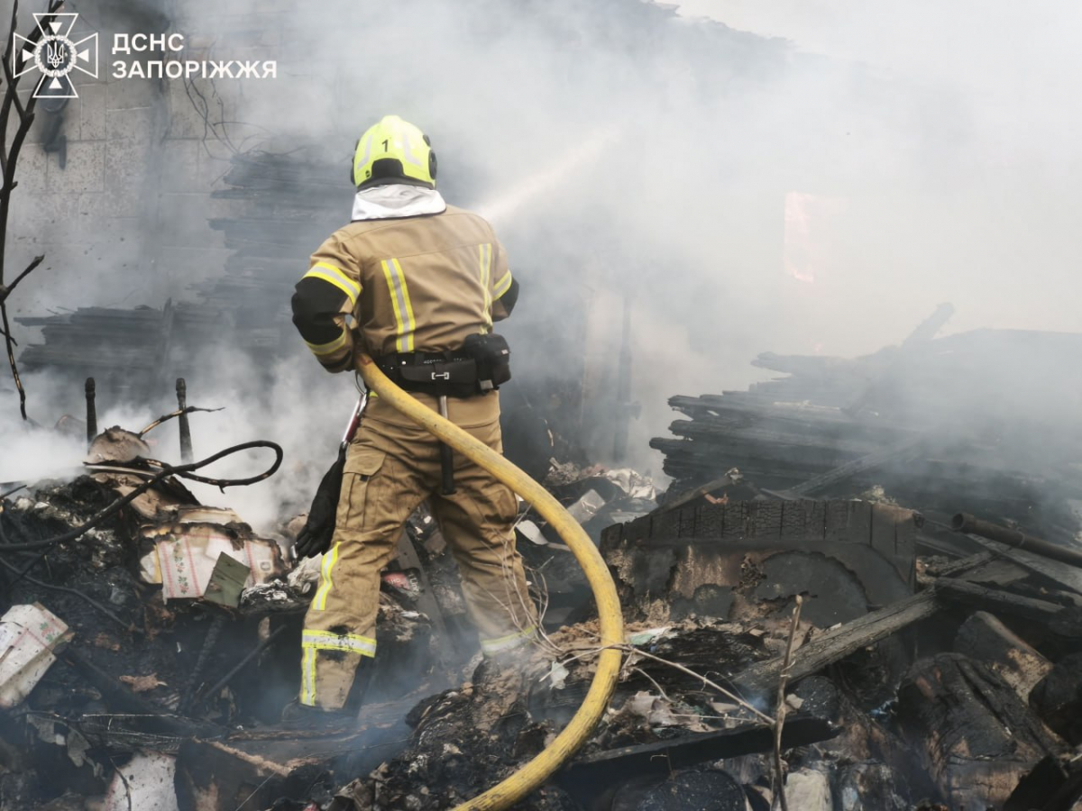 В приватному секторі Запоріжжя сталась пожежа: загинула людина - фото, відео