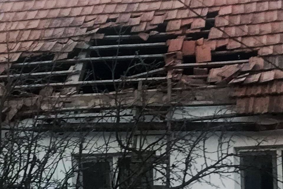 Пошкоджений будинок внаслідок ворожого обстрілу Запорізької області