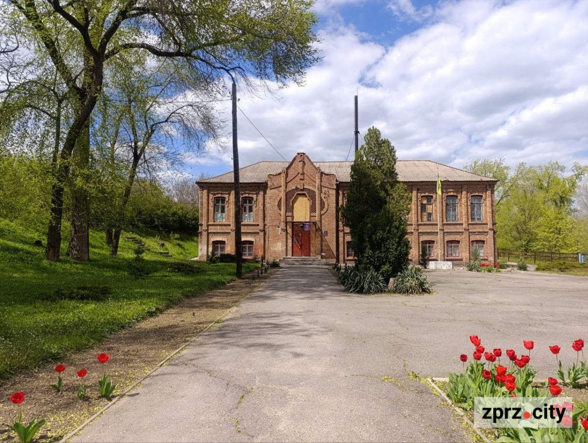 Від найстарішої школи до справжнього замку: які незвичайні менонітські будівлі можна побачити в Запоріжжі (фото)