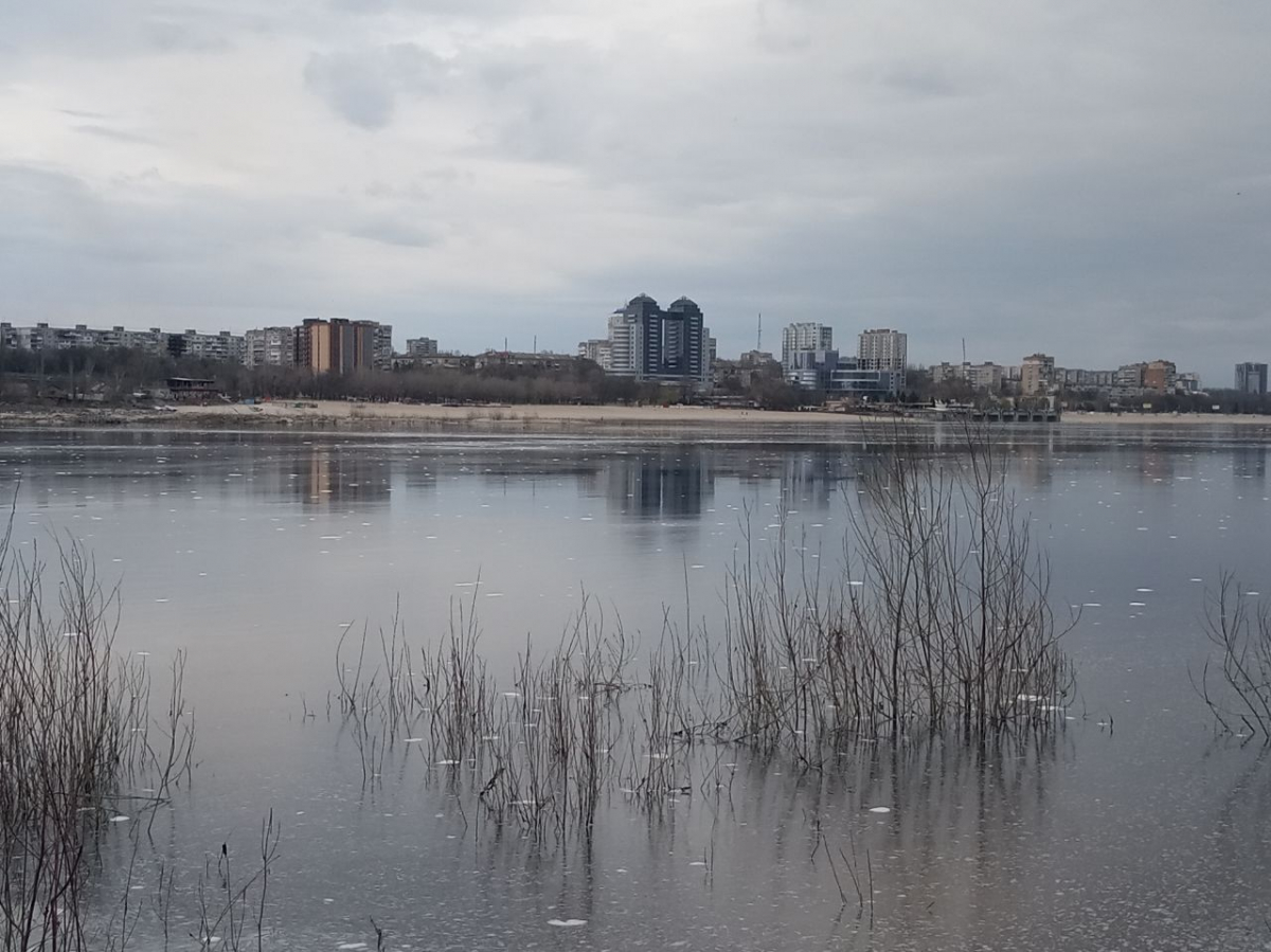 Води стало більше: як виглядає узбережжя Хортиці на початку квітня